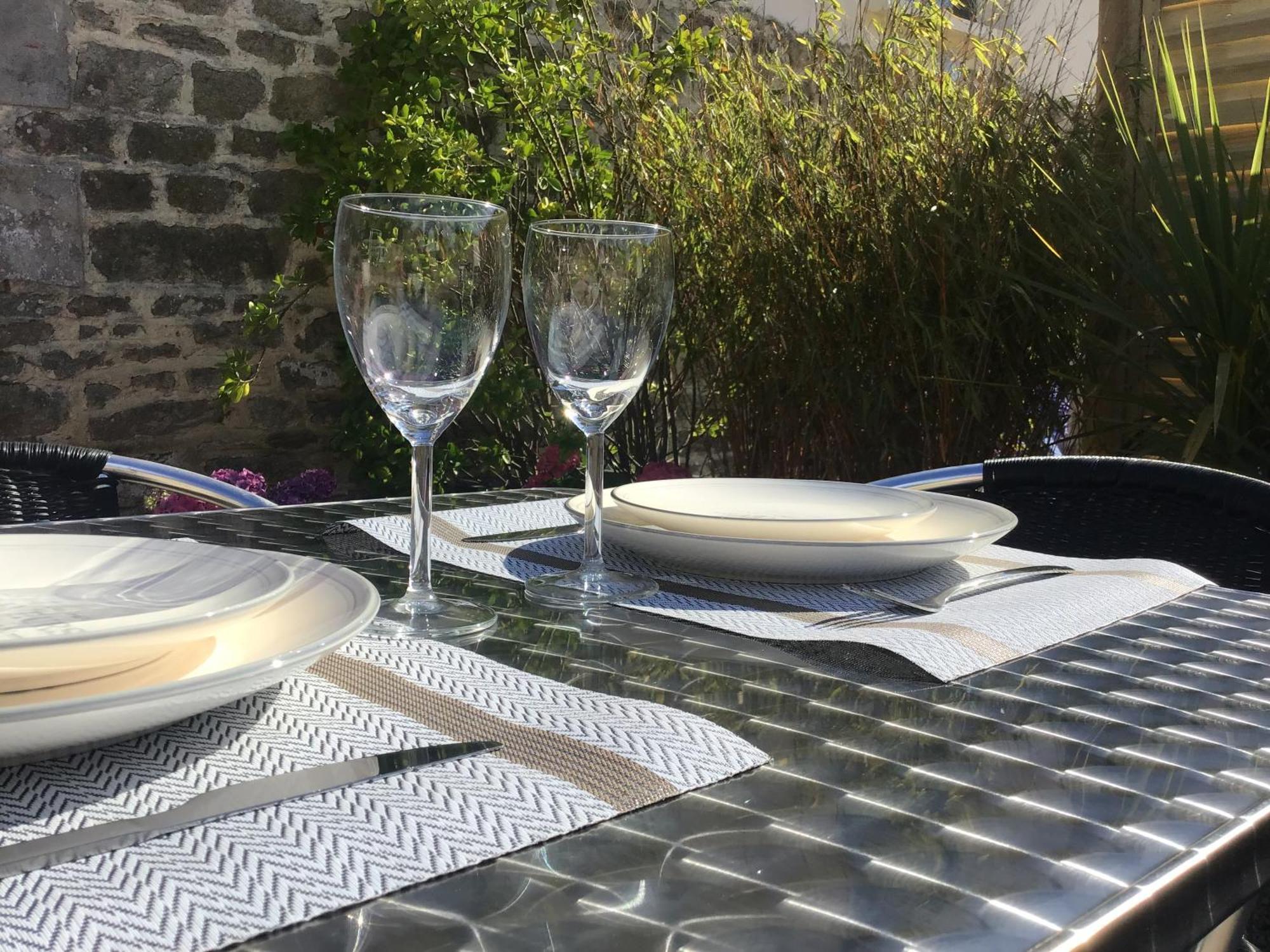 Charmant Gite Avec Exterieur Et Piscine Partagee Mespaul Buitenkant foto