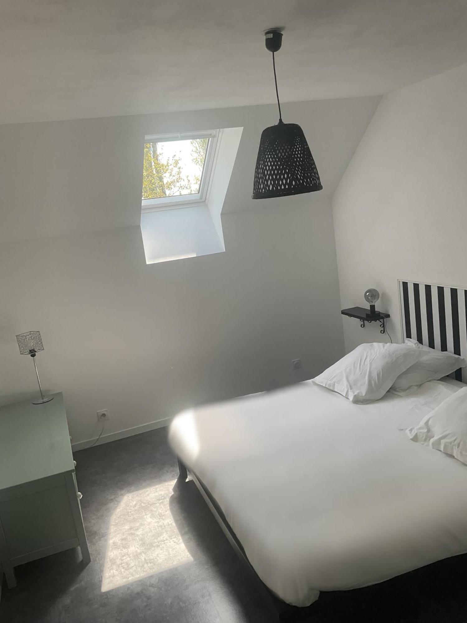 Charmant Gite Avec Exterieur Et Piscine Partagee Mespaul Buitenkant foto