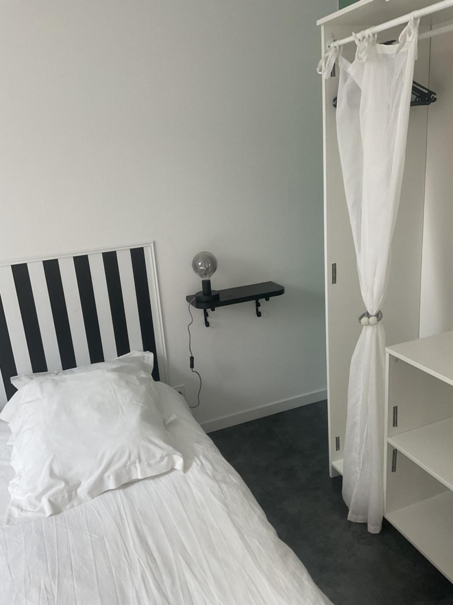 Charmant Gite Avec Exterieur Et Piscine Partagee Mespaul Buitenkant foto
